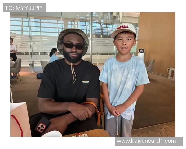 杰伦布朗半场表现稳定13投5中贡献17分4篮板3助攻1抢断次节独得10分