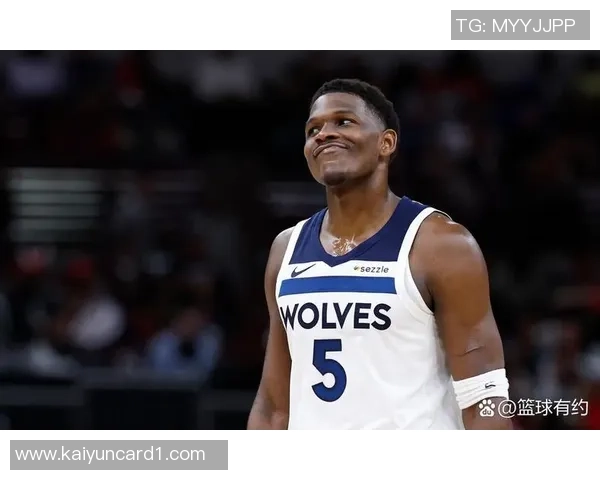 爱德华兹表现稳定半场12投6中贡献16分1篮板2助攻正负值5