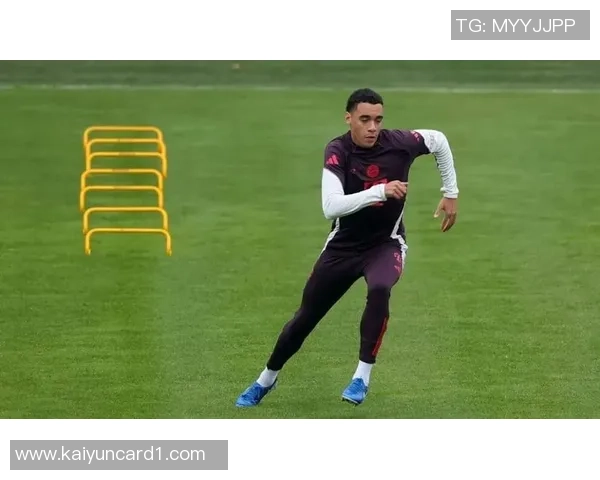 拜仁发布穆西亚拉康复训练照片展现积极恢复状态